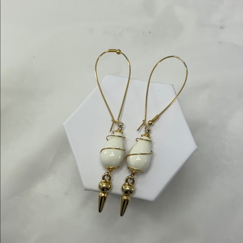 White and Gold drop Earring - Picture 3 of 3